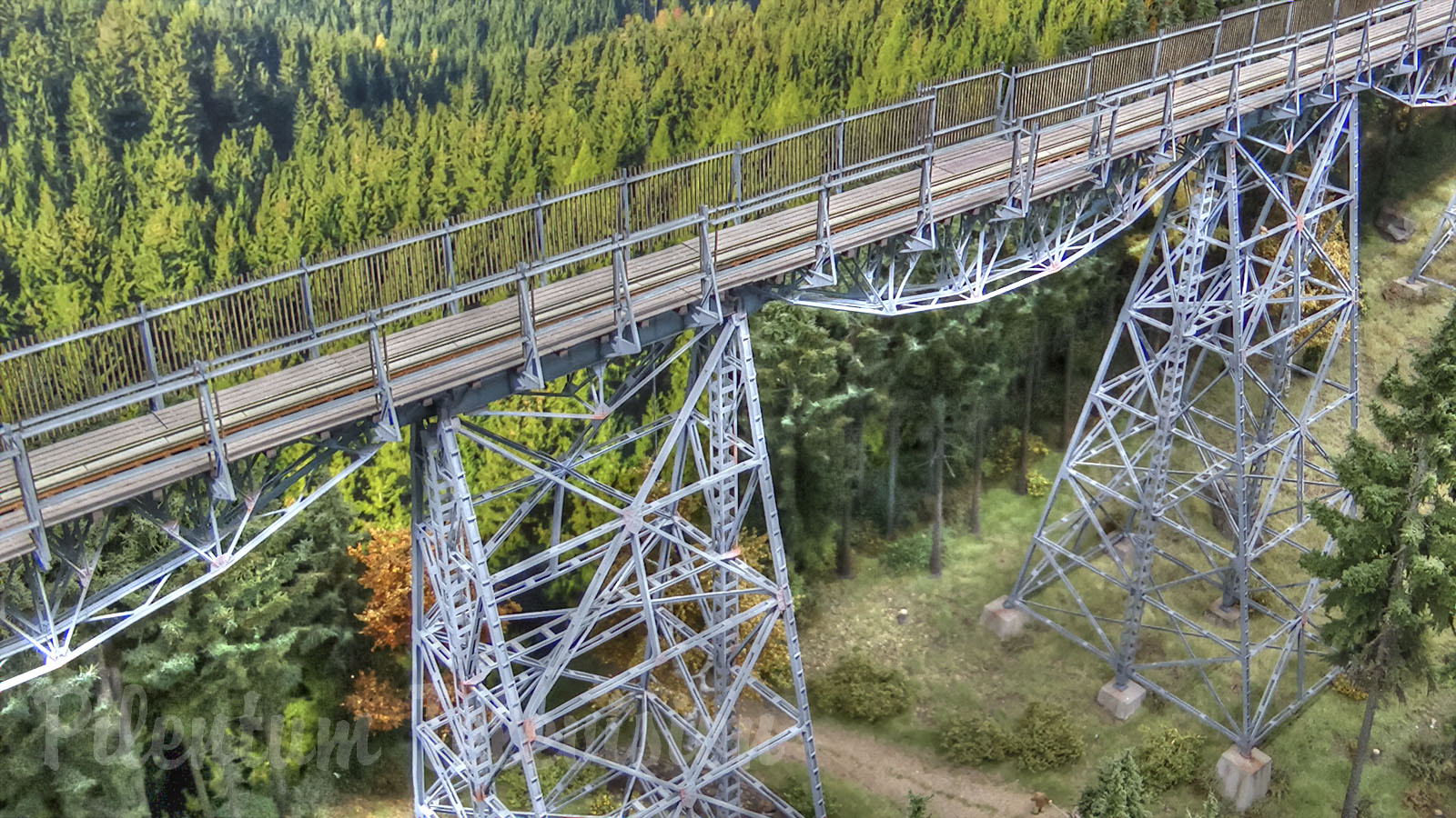 Diorama ferroviario: Il vecchio ponte d’acciaio per le ferrovie a scartamento ridotto in Sassonia