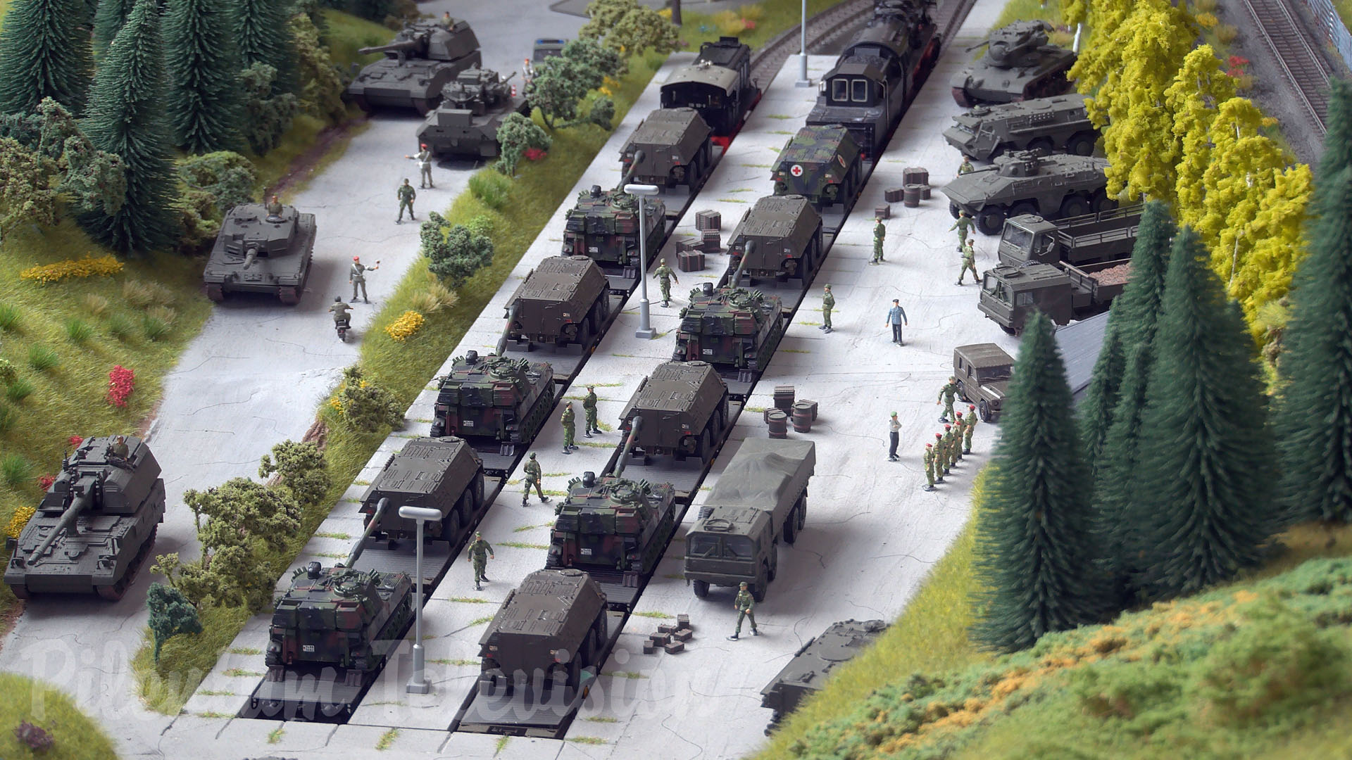Diorama di treni militari - Carri armati tedeschi trasportati da treni a vapore - Modelli in scala HO