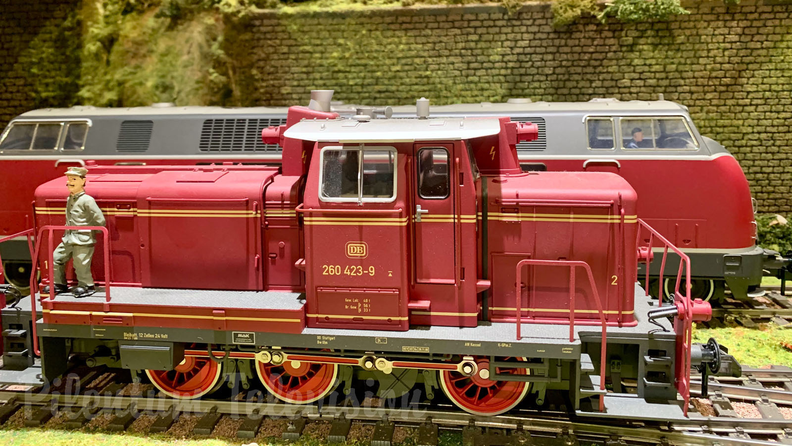 Modellismo ferroviario - Treni a vapore (scala 1/32) sul plastico ferroviario Märklin di Arnold