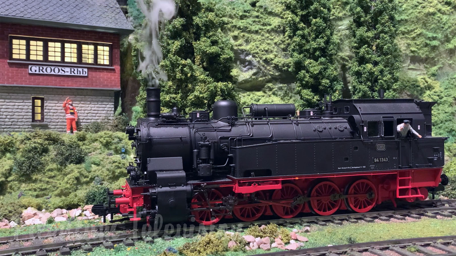 Modellismo ferroviario - Treni a vapore (scala 1/32) sul plastico ferroviario Märklin di Arnold