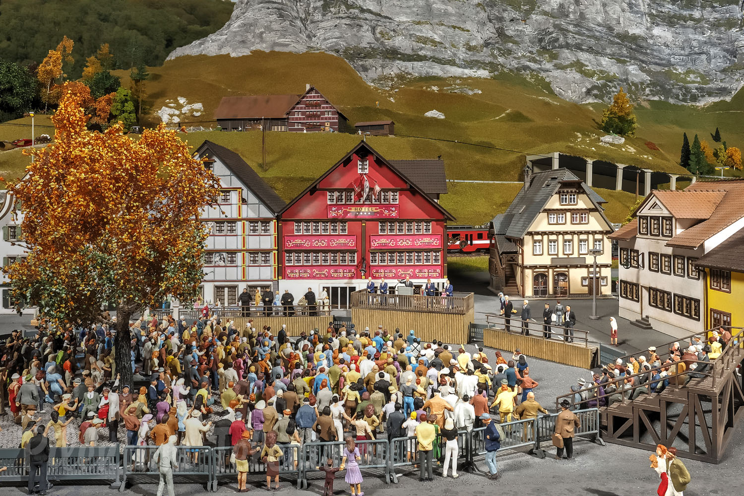 Uno dei più grandi plastici ferroviari della Svizzera: Mondo in miniatura Smilestones in scala HO