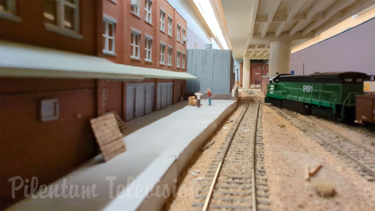 Plastico ferroviario di Los Angeles - Diorama in scala HO con treni americani