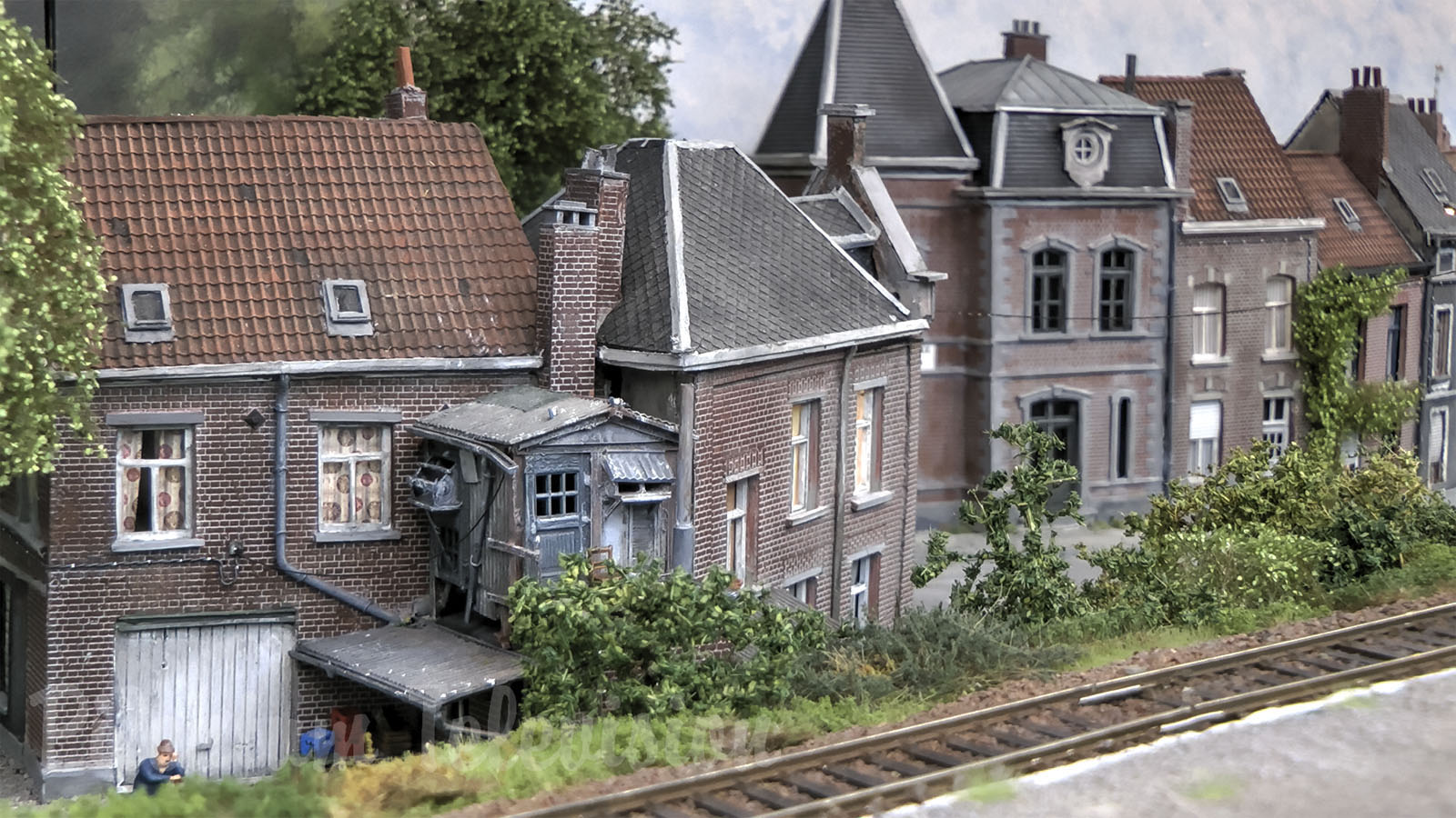 Plastico Ferroviario in Scala HO del Belgio - Diorama Doublenghien con Treni Elettrici